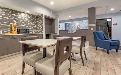 Comfort Inn & Suites Liverpool-Clay