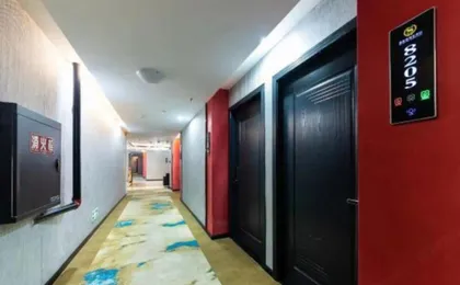 Yijiayi Business Hotel (Chongqing Beibin Road Liujia Wharf)