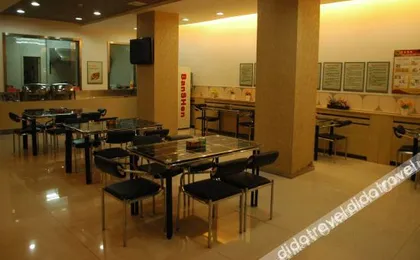 Huayi Hotel (Da'an Bubugao)