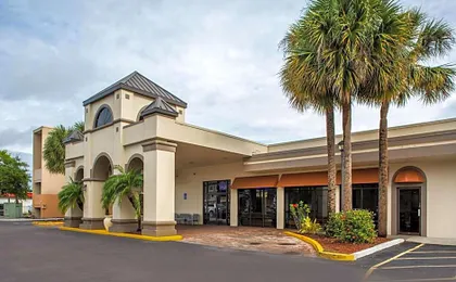 Days Inn & Suites by Wyndham Orlando Airport