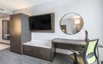 Holiday Inn Express & Suites - Toronto Airport South By IHG