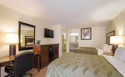 Quality Inn & Suites Conference Center Statesboro Historic District