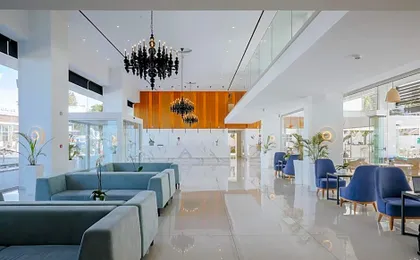 Seasons Hotel (Adults Only)