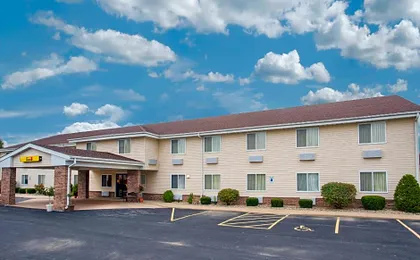 Super 8 by Wyndham Galva