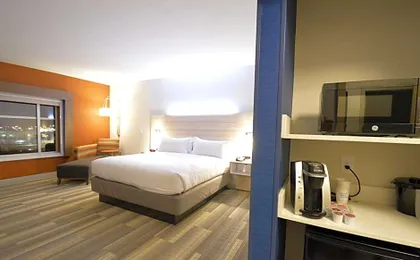 Holiday Inn Express & Suites Toledo West By IHG