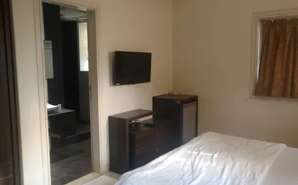Pals Hotel, Mumbai