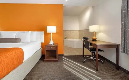 Howard Johnson Hotel & Suites by Wyndham Oacoma