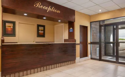 Days Inn & Conference Centre by Wyndham Renfrew