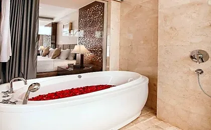 Modern 1BR w/ pool near Petitenget Beach Seminyak
