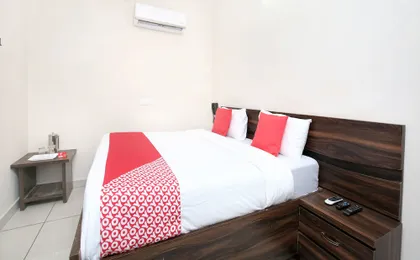 OYO 15620 Hotel Dynasty