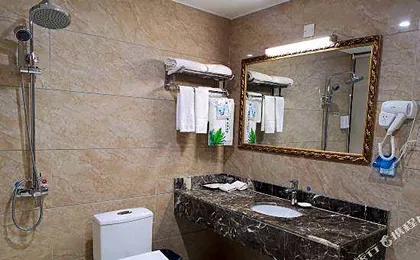 Yulong Hotel