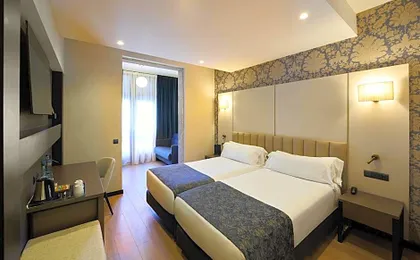 Catalonia Port Hotel