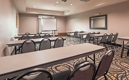 Best Western Plus Kenedy Inn