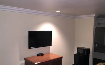 Ontario Inn & Suites