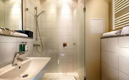 Mondrian Suites Berlin AM Checkpoint Charlie