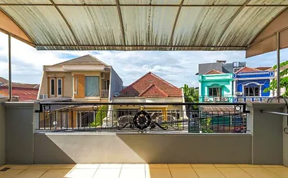 RedDoorz near Widya Mandala University