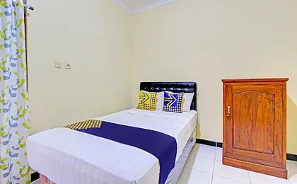 SPOT ON 93007 Guest House Lestari