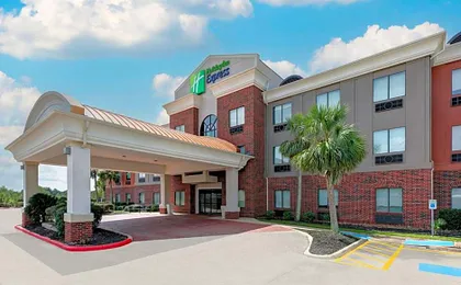 Holiday Inn Express Hotel & Suites Winnie By IHG