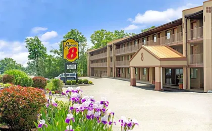 Super 8 by Wyndham Laurel