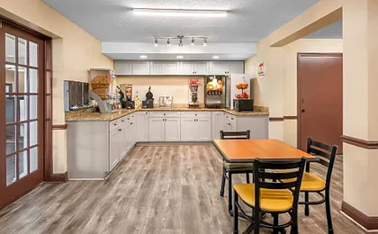 Super 8 by Wyndham Metairie
