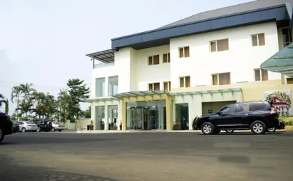 Monty Suites & Golf
