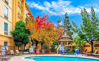 La Quinta Inn & Suites by Wyndham Fremont / Silicon Valley