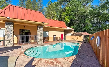 Best Western Plus Yosemite Way Station Motel