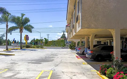 Orange Tustin Inn in Orange