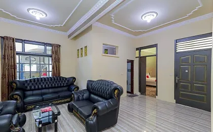 RedDoorz Plus @ Villa Bontes Batu