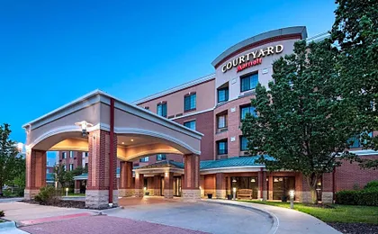 Courtyard by Marriott Omaha Aksarben Village