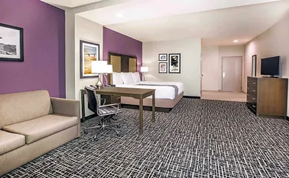 La Quinta Inn & Suites by Wyndham Dallas Plano - The Colony