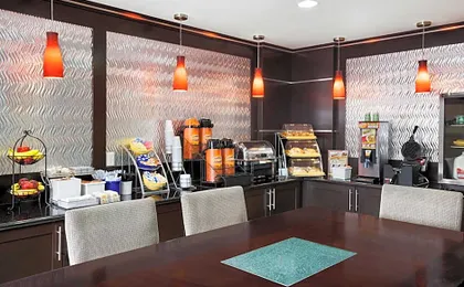 Days Inn & Suites by Wyndham Conroe North