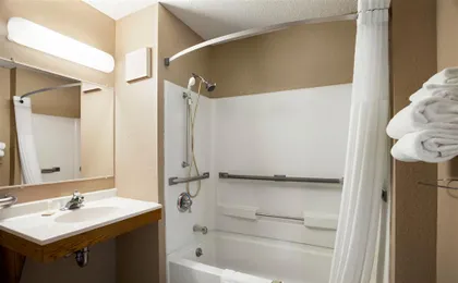 Guest room bath