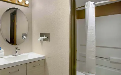 Rodeway Inn & Suites Grand Rapids Southeast