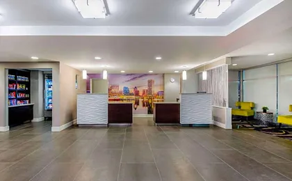 La Quinta Inn & Suites by Wyndham Baltimore Bwi Airport
