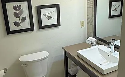 Country Inn & Suites by Radisson, Mason City, IA