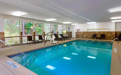Comfort Inn & Suites Canton Riverstone Area