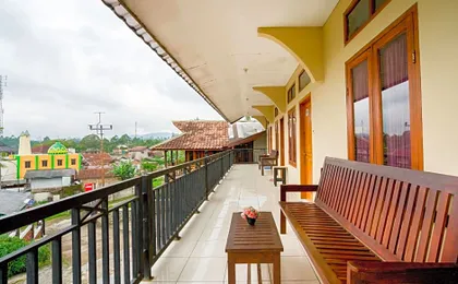 Super OYO 2961 Artana Bed & Breakfast