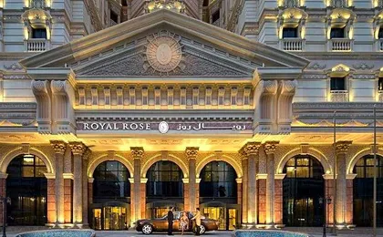 Royal Rose Hotel Abu Dhabi, Curio Collection by Hilton