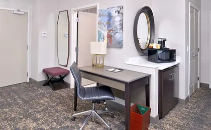 DoubleTree by Hilton Hotel Utica