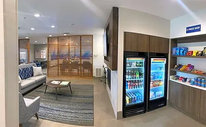 Holiday Inn Express & Suites Marquette By IHG