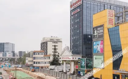 Vienna Hotel (Shenzhen Jixiang Metro Staion)