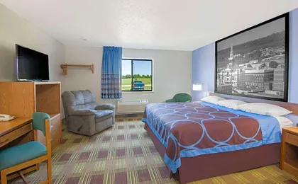 Super 8 by Wyndham Toledo