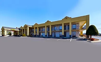 Super 8 by Wyndham Clarksville Northeast