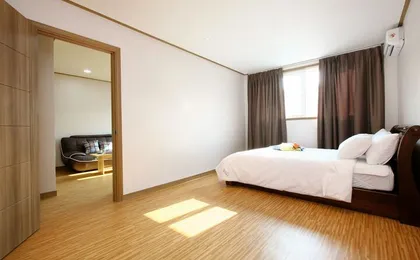 Room 4 of 51