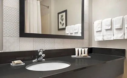 Country Inn & Suites by Radisson, Brookings, SD