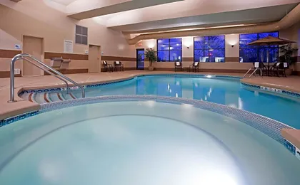 Holiday Inn Express Hotel & Suites Milwaukee-New Berlin By IHG