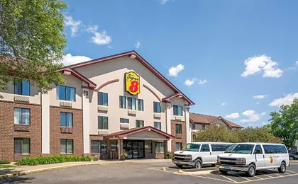 Super 8 by Wyndham Bloomington/Airport