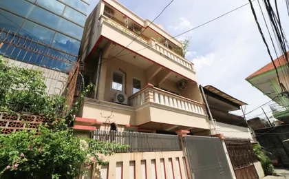Eiffel Residence Batu Tulis 37 by ZUZU