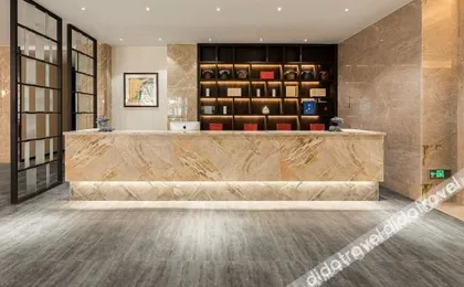 Red spruce Hotel, Bomi